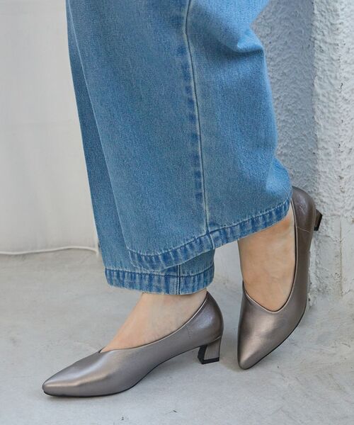le.coeur blanc（ルクールブラン）の「《WEB限定アイテム》アシンメトリーカットパンプス（パンプス・レディース・シルバー/ダークブラウン/ブラック・36/37/38/39）」の6枚目の写真