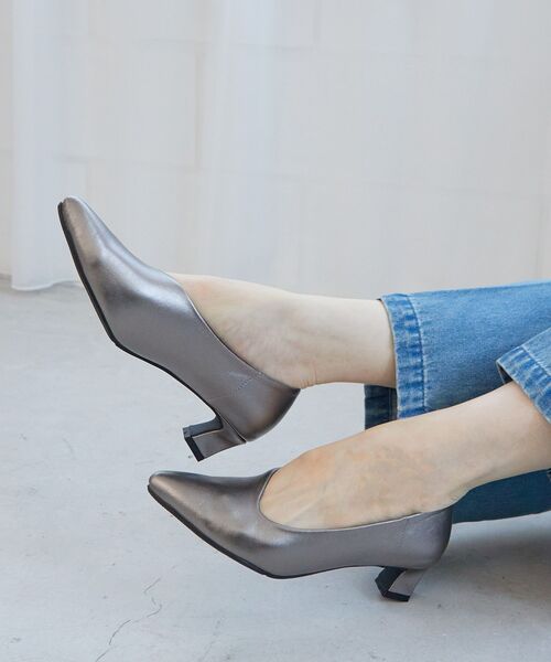 le.coeur blanc（ルクールブラン）の「《WEB限定アイテム》アシンメトリーカットパンプス（パンプス・レディース・シルバー/ダークブラウン/ブラック・36/37/38/39）」の8枚目の写真