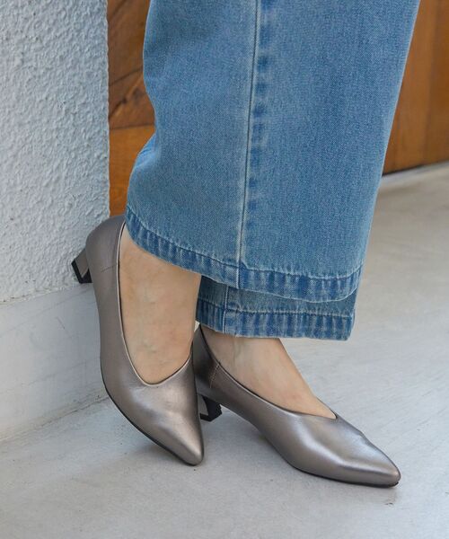 le.coeur blanc（ルクールブラン）の「《WEB限定アイテム》アシンメトリーカットパンプス（パンプス・レディース・シルバー/ダークブラウン/ブラック・36/37/38/39）」の9枚目の写真