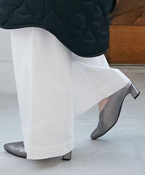 le.coeur blanc（ルクールブラン）の「《WEB限定アイテム》アシンメトリーカットパンプス（パンプス・レディース・シルバー/ダークブラウン/ブラック・36/37/38/39）」の11枚目の写真