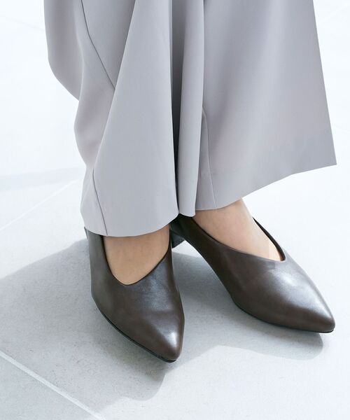 le.coeur blanc（ルクールブラン）の「《WEB限定アイテム》アシンメトリーカットパンプス（パンプス・レディース・シルバー/ダークブラウン/ブラック・36/37/38/39）」の14枚目の写真