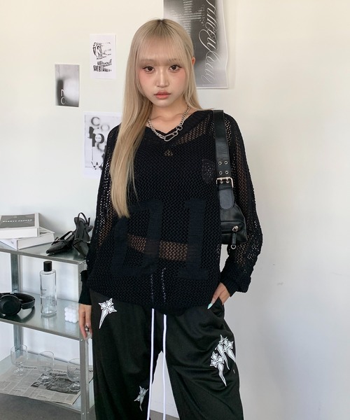 lilful(リルフル)の「韓国風 オーバーサイズ ナンバリング Vネックメッシュトップス(ニット/セーター・レディース・アイボリー/ブラック・F)」の6枚目の写真