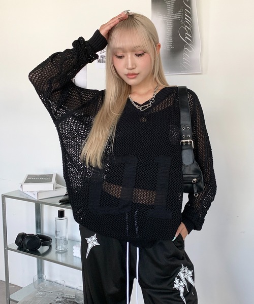 lilful(リルフル)の「韓国風 オーバーサイズ ナンバリング Vネックメッシュトップス(ニット/セーター・レディース・アイボリー/ブラック・F)」の13枚目の写真