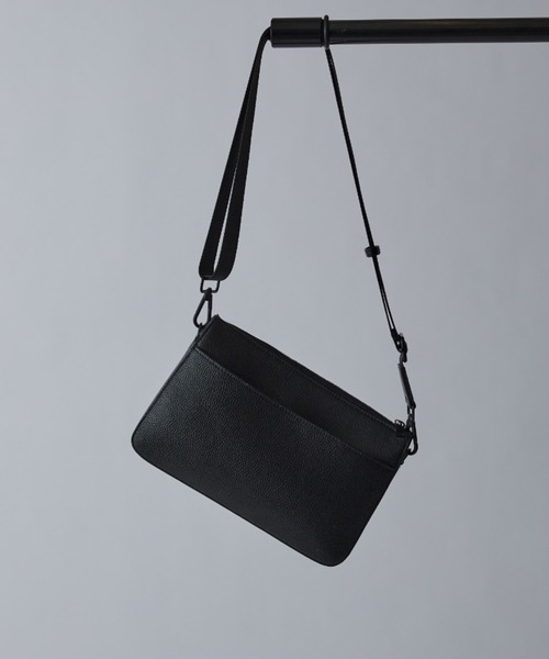 Lui's（ルイス）の「マルチWAYスプリットレザーショルダーバッグ/本革（ショルダーバッグ・メンズ・ブラック・FREE）」の3枚目の写真