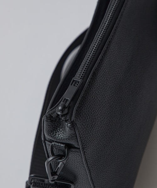 Lui's（ルイス）の「マルチWAYスプリットレザーショルダーバッグ/本革（ショルダーバッグ・メンズ・ブラック・FREE）」の6枚目の写真