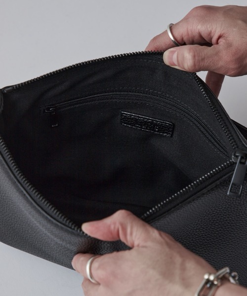 Lui's（ルイス）の「マルチWAYスプリットレザーショルダーバッグ/本革（ショルダーバッグ・メンズ・ブラック・FREE）」の7枚目の写真