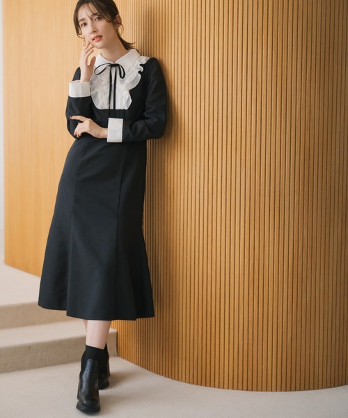 【美品】2025秋冬新作襟付きラッフルコンビマーメイドワンピース セール】2025秋冬新作 襟付きラッフルコンビマーメイドワンピース