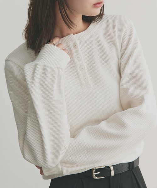 ad thie(アドティエ)の「ヘンリーネック ショート丈 ワッフルプルオーバー(Tシャツ/カットソー・レディース・ブラック/ボルドー/チャコール/オフホワイト/ブラウン系/ピンク/ブラック系/イエロー・FREE)」の12枚目の写真