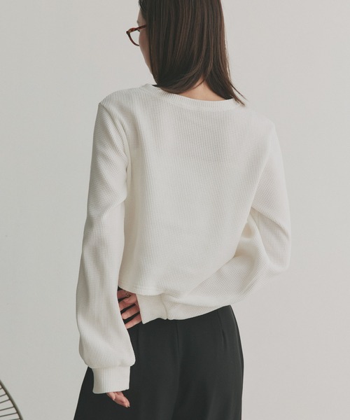 ad thie(アドティエ)の「ヘンリーネック ショート丈 ワッフルプルオーバー(Tシャツ/カットソー・レディース・ブラック/ボルドー/チャコール/オフホワイト/ブラウン系/ピンク/ブラック系/イエロー・FREE)」の13枚目の写真