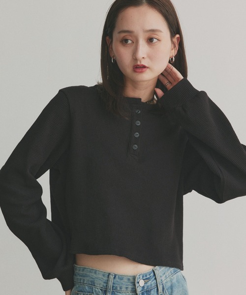 ad thie(アドティエ)の「ヘンリーネック ショート丈 ワッフルプルオーバー(Tシャツ/カットソー・レディース・ブラック/ボルドー/チャコール/オフホワイト/ブラウン系/ピンク/ブラック系/イエロー・FREE)」の16枚目の写真