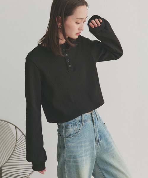 ad thie(アドティエ)の「ヘンリーネック ショート丈 ワッフルプルオーバー(Tシャツ/カットソー・レディース・ブラック/ボルドー/チャコール/オフホワイト/ブラウン系/ピンク/ブラック系/イエロー・FREE)」の17枚目の写真