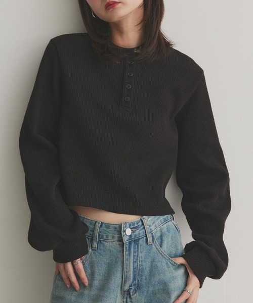 ad thie(アドティエ)の「ヘンリーネック ショート丈 ワッフルプルオーバー(Tシャツ/カットソー・レディース・ブラック/ボルドー/チャコール/オフホワイト/ブラウン系/ピンク/ブラック系/イエロー・FREE)」の19枚目の写真