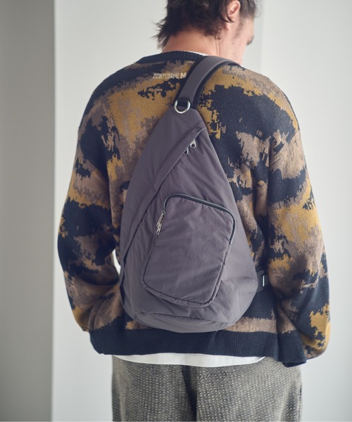 ADAM PATEK(アダムパテック)の「ADAMPATEK/nylon sling bag/ワンショルダーナイロンスリングバッグ/(AP2529002)(ボディバッグ/ウエストポーチ・レディース・ブラック/グレー・FREE)」の6枚目の写真