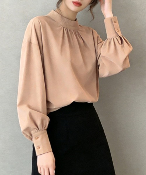 ReRe(リリ)の「スタンドカラーギャザーバルーン袖ブラウス(シャツ/ブラウス・レディース・グレイッシュベージュ/ワイン/ライトブラウン/ライトグリーン/ホワイト/グリーン/ベージュ/ブラック・FREE)」の4枚目の写真