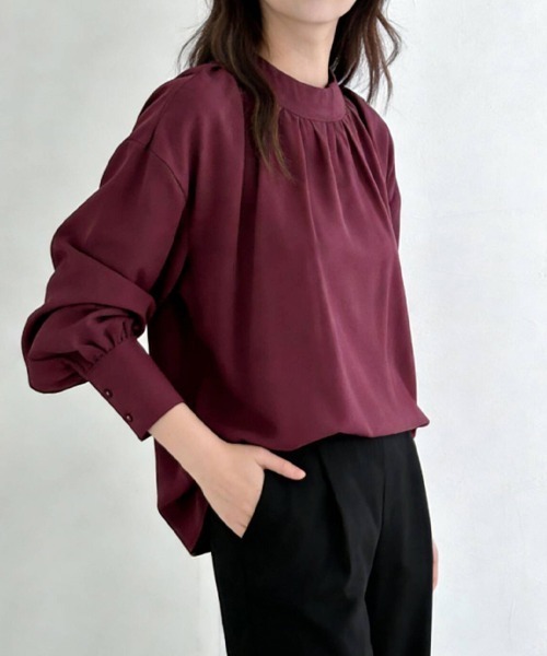 ReRe(リリ)の「スタンドカラーギャザーバルーン袖ブラウス(シャツ/ブラウス・レディース・グレイッシュベージュ/ワイン/ライトブラウン/ライトグリーン/ホワイト/グリーン/ベージュ/ブラック・FREE)」の8枚目の写真