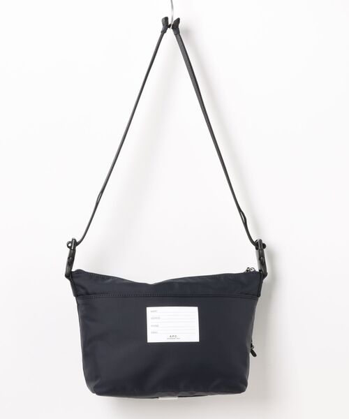 A.P.C.（アーペーセー）の「BESACE TREK（ショルダーバッグ・メンズ・ネイビー・ONESIZE）」の2枚目の写真