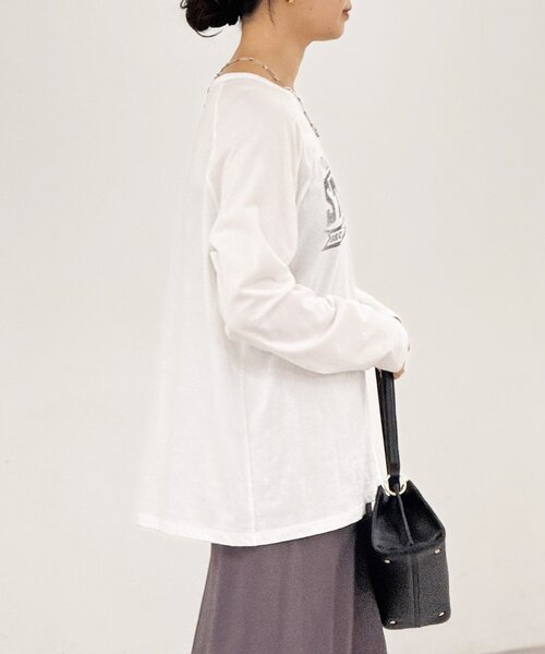 RIVE DROITE(リヴドロワ)の「【ヴィンテージライクな着こなしに】ヴィンテージロゴTee(Tシャツ/カットソー・レディース・オフホワイト/チャコールグレー/モカ・FREE)」の9枚目の写真