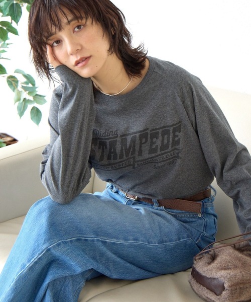 RIVE DROITE(リヴドロワ)の「【ヴィンテージライクな着こなしに】ヴィンテージロゴTee(Tシャツ/カットソー・レディース・オフホワイト/チャコールグレー/モカ・FREE)」の1枚目の写真