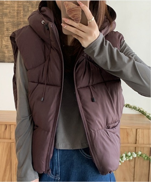 Ritzy(リッツィー)の「フード付き エコダウンベスト(ダウンベスト・レディース・ベージュ/ブラック/ワイン/グレー/オフホワイト・L/M)」の1枚目の写真