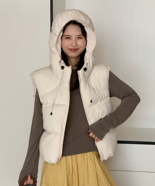 Ritzy(リッツィー)の「フード付き エコダウンベスト(ダウンベスト・レディース・ベージュ/ブラック/ワイン/グレー/オフホワイト・L/M)」の22枚目の写真