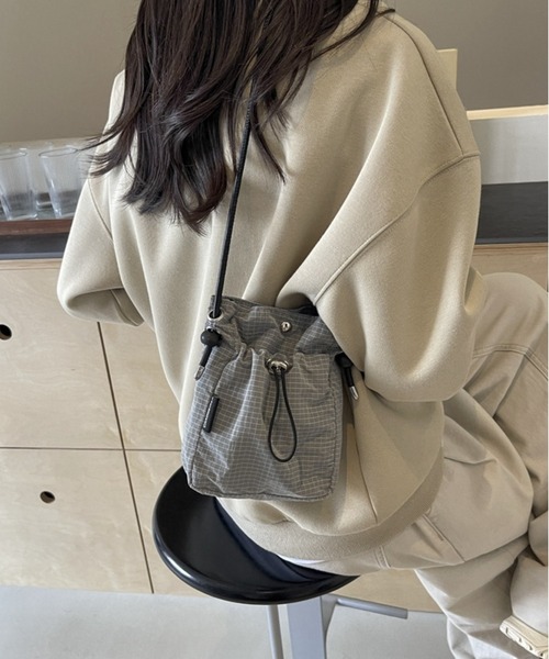 lit.Cy(リットシー)の「リップストップ アジャスターサコッシュ(ショルダーバッグ・レディース・オフホワイト/ブラック/グレー系その他/グリーン・FREE)」の3枚目の写真