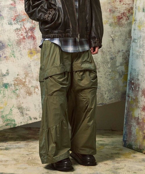 MAISON SPECIAL(メゾンスペシャル)の「《UNISEX》Gather Curved Switching Wide Pants/ギャザーカーブスウィッチングワイドパンツ【MAISON SPECIAL/メゾンスペシャル】(カーゴパンツ・メンズ・グレイッシュベージュ/カーキ/キャメル/ネイビー・0/1)」の2枚目の写真