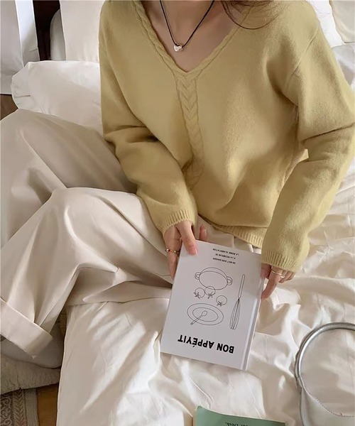 BLANC FICELLE(ブランフィセル)の「ケーブル編み Vネック セーター(ニット/セーター・レディース・Off White/ブラック/ブルーグリーン/ワイン/イエロー×グリーン/グレー/キャメル・FREE)」の6枚目の写真