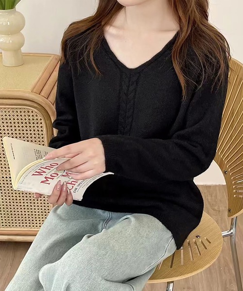 BLANC FICELLE(ブランフィセル)の「ケーブル編み Vネック セーター(ニット/セーター・レディース・Off White/ブラック/ブルーグリーン/ワイン/イエロー×グリーン/グレー/キャメル・FREE)」の1枚目の写真