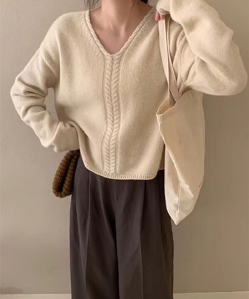 BLANC FICELLE(ブランフィセル)の「ケーブル編み Vネック セーター(ニット/セーター・レディース・Off White/ブラック/ブルーグリーン/ワイン/イエロー×グリーン/グレー/キャメル・FREE)」の8枚目の写真