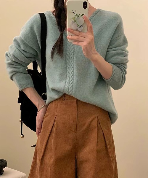 BLANC FICELLE(ブランフィセル)の「ケーブル編み Vネック セーター(ニット/セーター・レディース・Off White/ブラック/ブルーグリーン/ワイン/イエロー×グリーン/グレー/キャメル・FREE)」の10枚目の写真