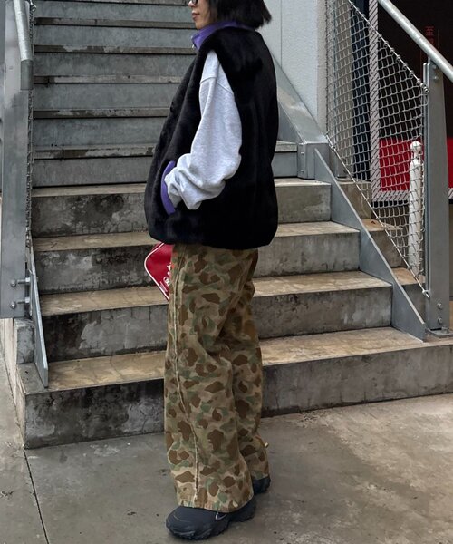 SOUNDSGOOOOD（サウンズグッド）の「【SOUNDS GOOOOD】デニム切替ファーベスト（ベスト・メンズ・ブラック/ブラウン・ONE SIZE）」の14枚目の写真