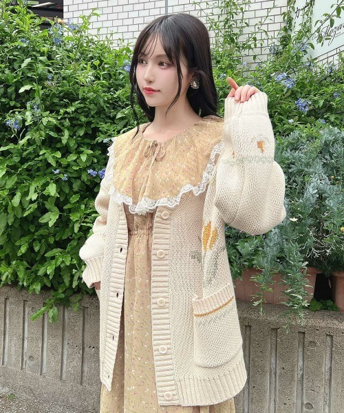 F i.n.t(フィント)の「チューリップポット柄ニットカーディガン(カーディガン/ボレロ・レディース・イエロー/ピンク・FREE)」の1枚目の写真