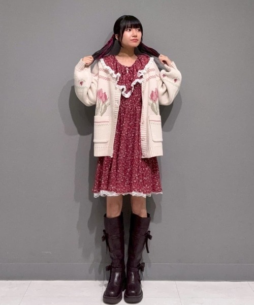 F i.n.t(フィント)の「チューリップポット柄ニットカーディガン(カーディガン/ボレロ・レディース・イエロー/ピンク・FREE)」の5枚目の写真