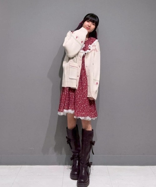 F i.n.t(フィント)の「チューリップポット柄ニットカーディガン(カーディガン/ボレロ・レディース・イエロー/ピンク・FREE)」の6枚目の写真