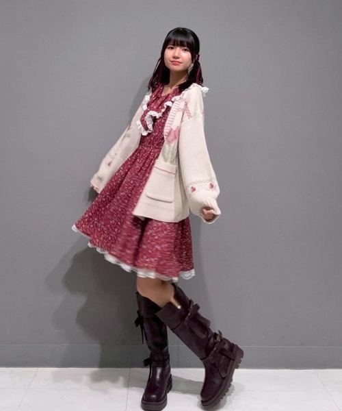 F i.n.t(フィント)の「チューリップポット柄ニットカーディガン(カーディガン/ボレロ・レディース・イエロー/ピンク・FREE)」の7枚目の写真