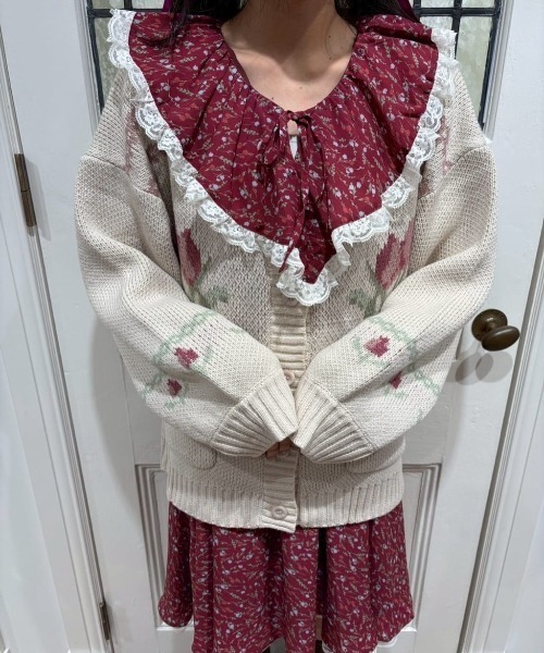 F i.n.t(フィント)の「チューリップポット柄ニットカーディガン(カーディガン/ボレロ・レディース・イエロー/ピンク・FREE)」の8枚目の写真