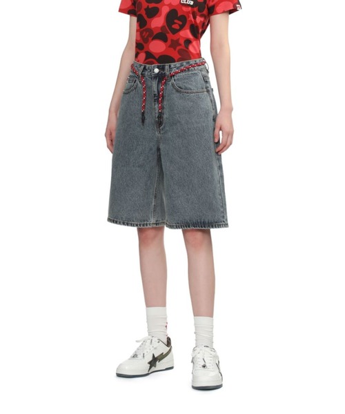 A BATHING APE（アベイシングエイプ）の「EMBOSSED DENIM JORTS（デニムパンツ・レディース・ライトインディゴブルー・X-SMALL）」の3枚目の写真