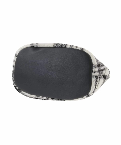 a.v.v（アーヴェヴェ）の「ボアトート（トートバッグ・レディース・アイボリー/ブラック・38）」の12枚目の写真