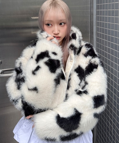 DAESE TOKYO(デセトウキョウ)の「『DAESE TOKYO/デセトウキョウ』COW柄ショート丈ブルゾン(ブルゾン・レディース・ブラック・FREE)」の1枚目の写真