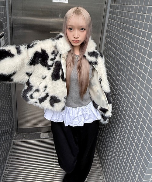 DAESE TOKYO(デセトウキョウ)の「『DAESE TOKYO/デセトウキョウ』COW柄ショート丈ブルゾン(ブルゾン・レディース・ブラック・FREE)」の3枚目の写真