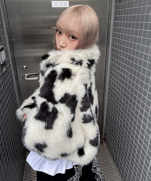 DAESE TOKYO(デセトウキョウ)の「『DAESE TOKYO/デセトウキョウ』COW柄ショート丈ブルゾン(ブルゾン・レディース・ブラック・FREE)」の7枚目の写真