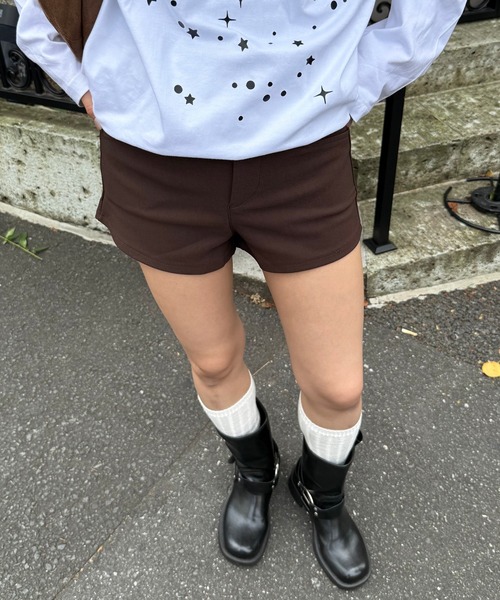 Chiina(チーナ)の「Chiina /Y2Kスリムフィットショートパンツ(その他パンツ・レディース・ベージュ/ブラウン/ホワイト/ブラック・FREE)」の16枚目の写真