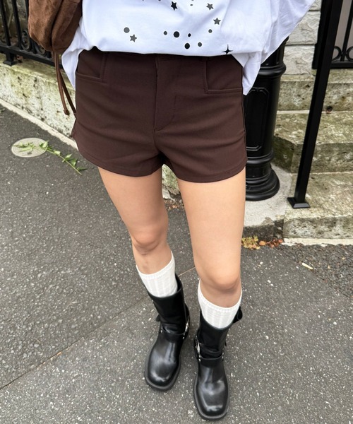 Chiina(チーナ)の「Chiina /Y2Kスリムフィットショートパンツ(その他パンツ・レディース・ベージュ/ブラウン/ホワイト/ブラック・FREE)」の13枚目の写真