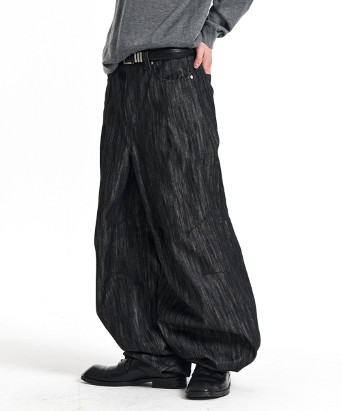 KICHUL(キチョル)の「FLOWING WAVE BALLOON DENIM PANTS (RAW BLACK)(デニムパンツ・レディース・その他・X-SMALL/SMALL/MEDIUM/LARGE)」の3枚目の写真
