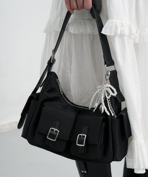 GENERAL IDEA(ジェネラルアイデア)の「【GENERAL IDEA】アウトポケットショルダーバッグ / OUT POCKET SHOULDER BAG(ショルダーバッグ・レディース・ネイビー/ブラック・FREE)」の2枚目の写真