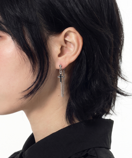 NONENON(ノンノン)の「EPOXY CROSS CHAIN EAR(ピアス(両耳用)・レディース・その他・FREE)」の2枚目の写真
