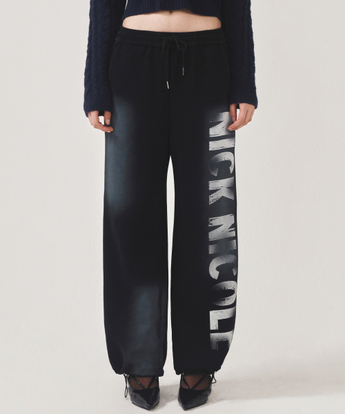 NICK&NICOLE(ニックアンドニコール)の「GRADATION LOGO SWEAT STRING PANTS_BLACK(スウェットパンツ・レディース・その他・FREE)」の1枚目の写真