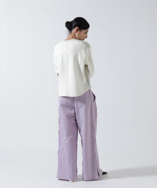 AULA AILA(アウラアイラ)の「AULA AILA(アウラ アイラ)別注2WAYキーネックプルオーバー(Tシャツ/カットソー・レディース・アイボリー/ブラック・F)」の4枚目の写真