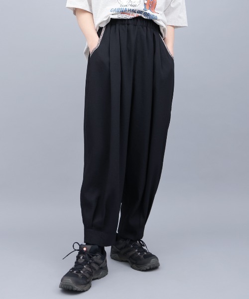チチカカ(チチカカ)の「エッグタックパンツ(その他パンツ・レディース・ブルー/ブラック/ライトグレー/グリーン・MEDIUM/LARGE/3L)」の6枚目の写真