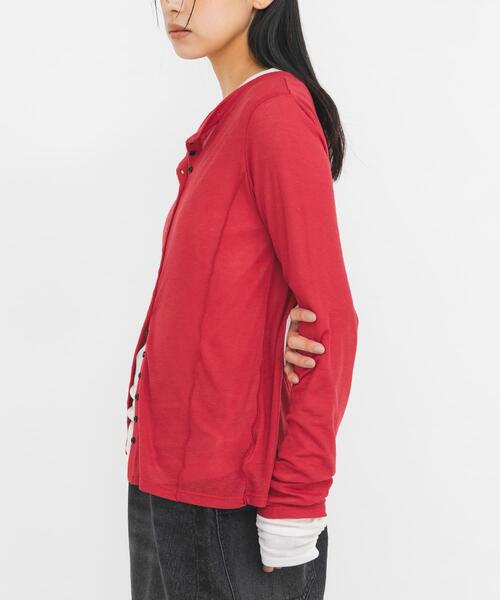 KBF(ケイビーエフ)の「バイカラーレイヤードカットソー(Tシャツ/カットソー・レディース・グレー/チャコールグレー/ブラウン/オフホワイト/レッド/ブルー・ONE)」の21枚目の写真